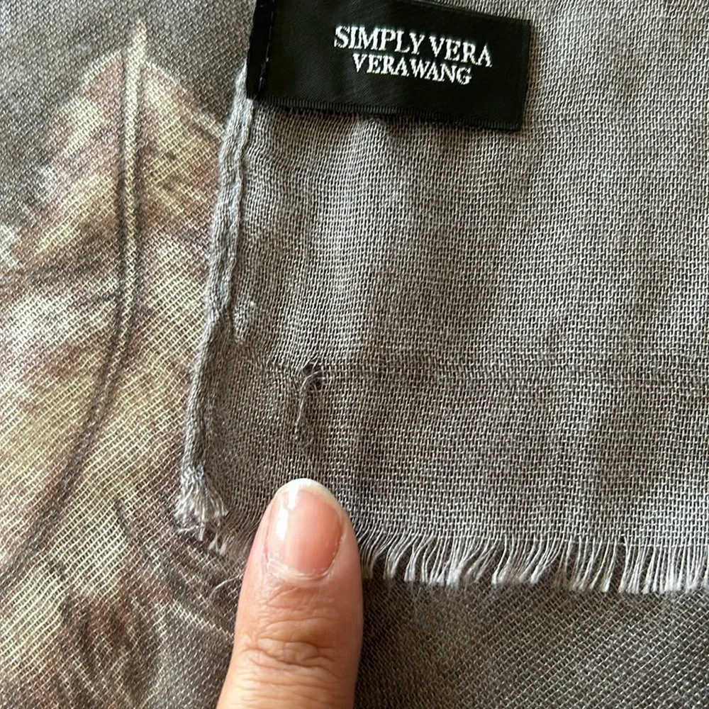 Simply Vera | Womens Oversized Feather Print Shawl/Scarf w/ Fringe - Size OS - Picture 11 of 11